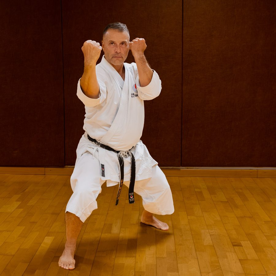 José Da Silva en garde, les deux poings levés