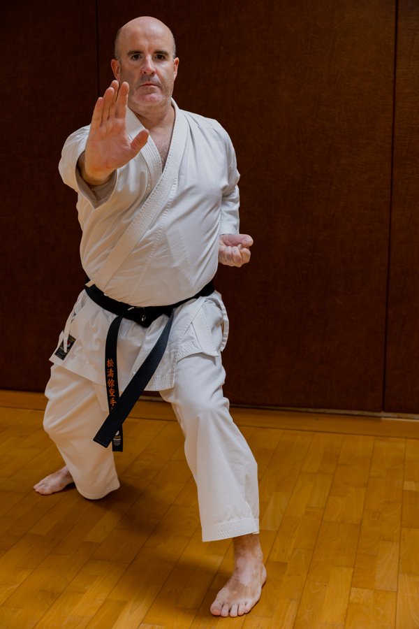 Nicolas Blot en garde, main ouverte en blocage