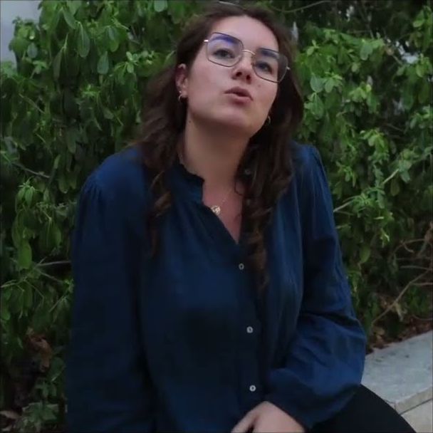 Neely racontant son expérience du karaté